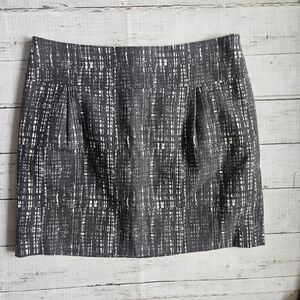 J. Crew Black And White Tweed Style Skirt Size 2‎